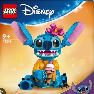 LEGO Disney Lilo & Stitch Blue and Pink Set